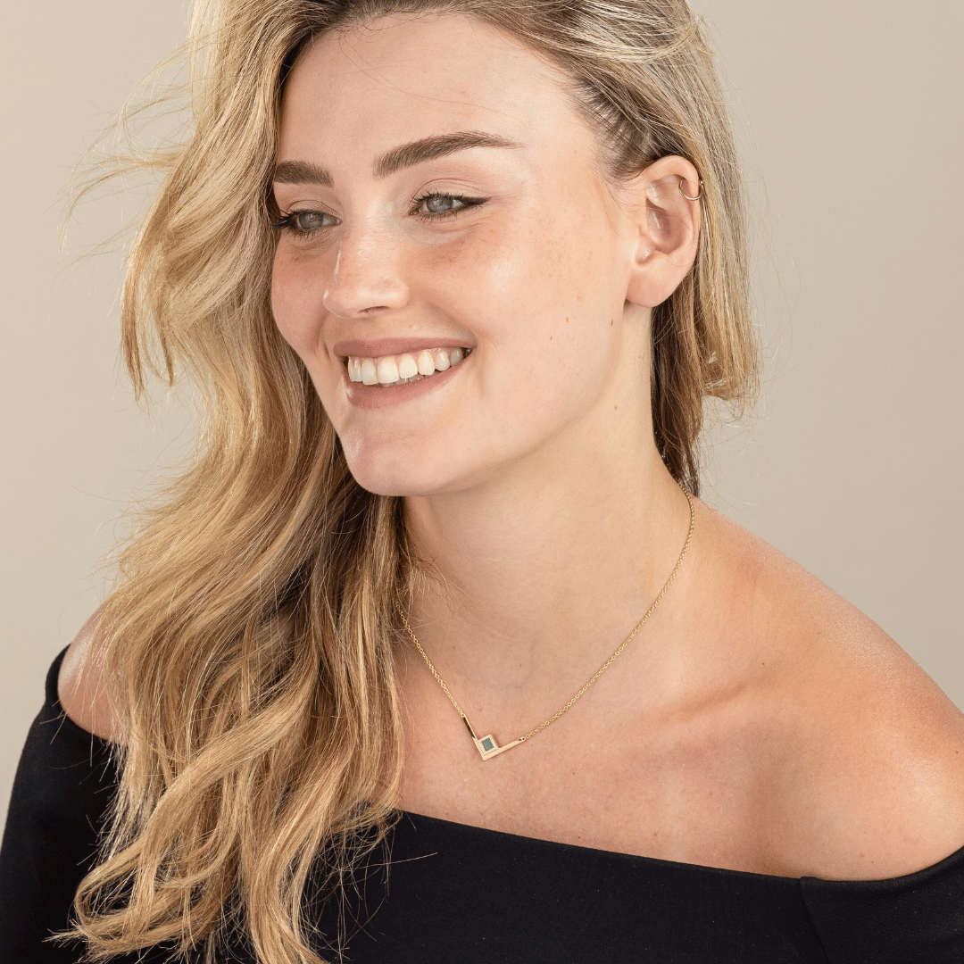 14k Solid Gold V Shiny Necklace
