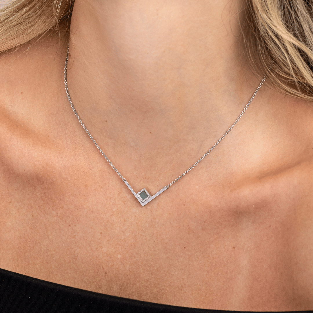 14k Solid Gold V Shiny Necklace