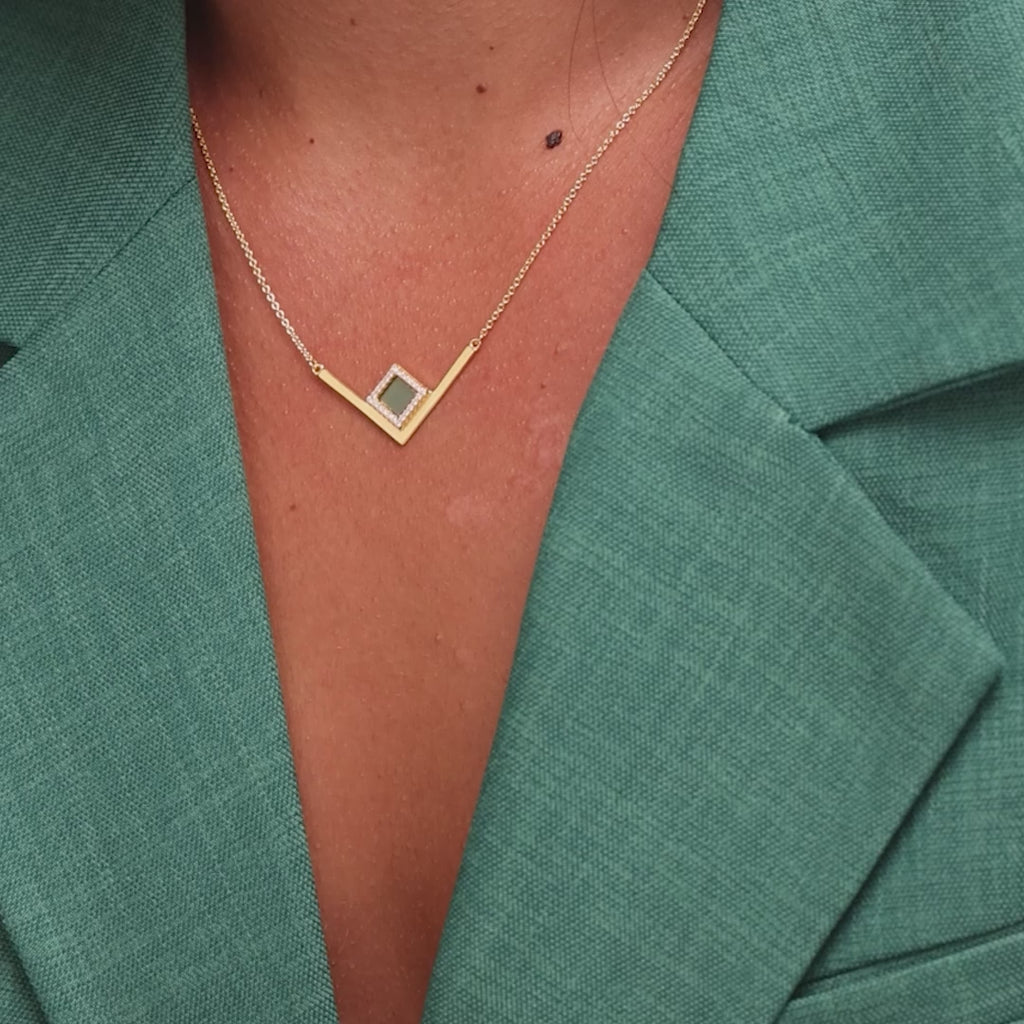 V Shiny Necklace