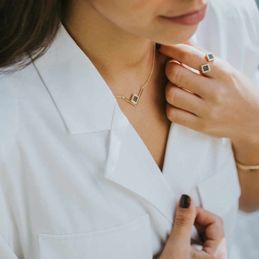 V Shiny Necklace